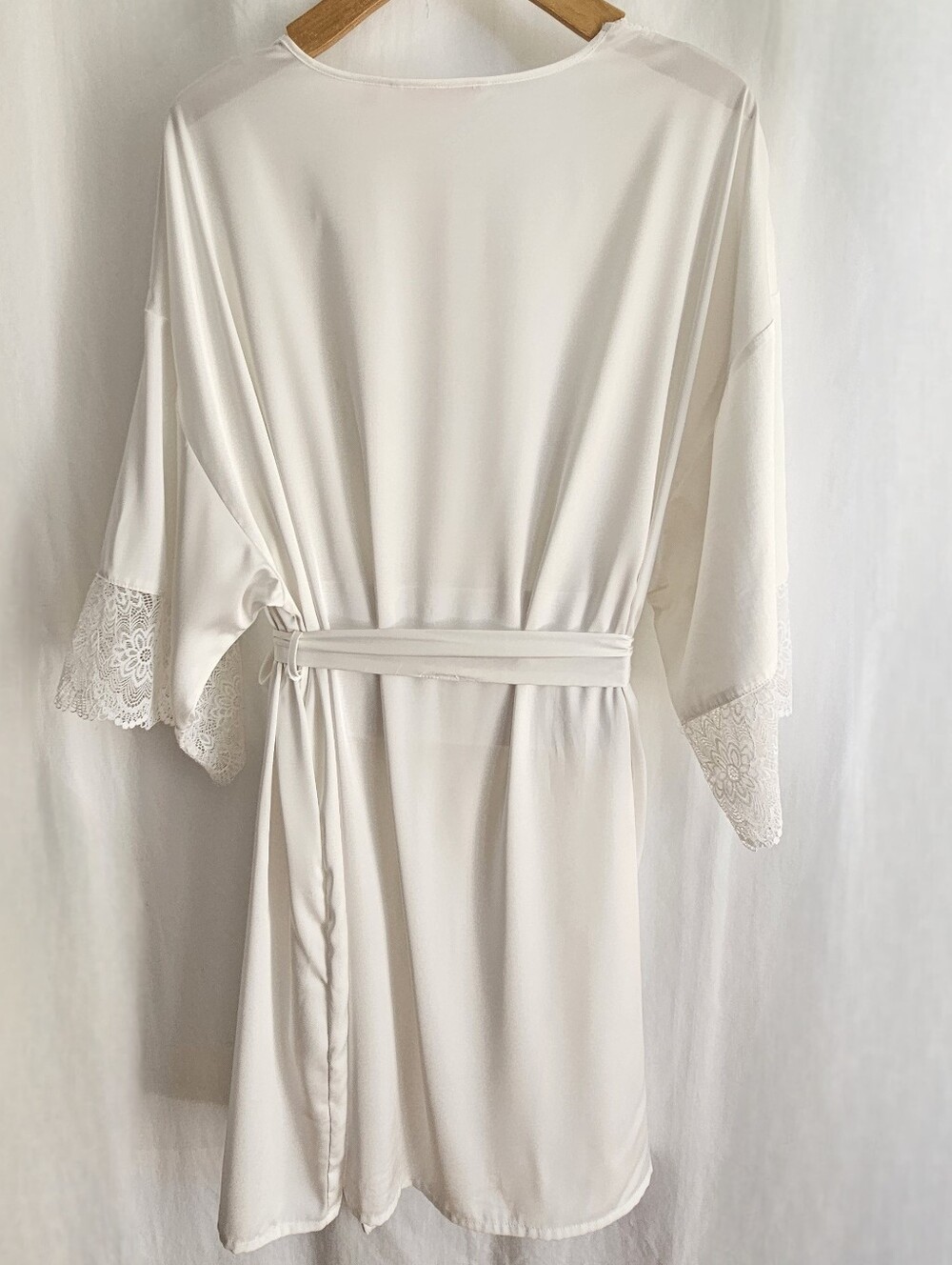 La Vie en Rose White Satin Kimono Robe - Picture 4 of 16